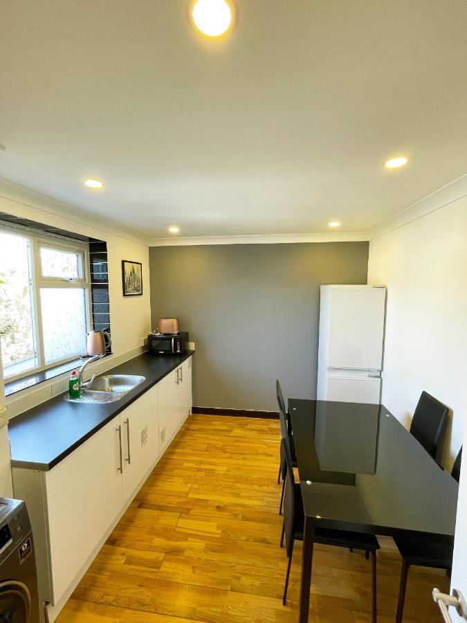 New Look, 7 Minutes To Station, 20 Minutes To Central London Streatham Vale Exterior foto