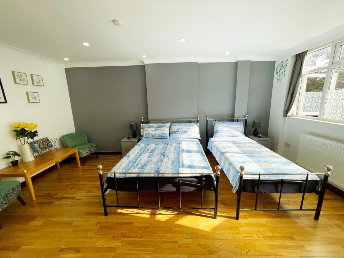 New Look, 7 Minutes To Station, 20 Minutes To Central London Streatham Vale Exterior foto